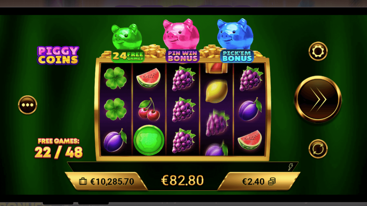 Início da funcionalidade de Giros Grátis em Piggy Coins, com jogabilidade que inclui wilds adicionais e novas oportunidades de bônus, ativada quando o cofrinho verde é preenchido.