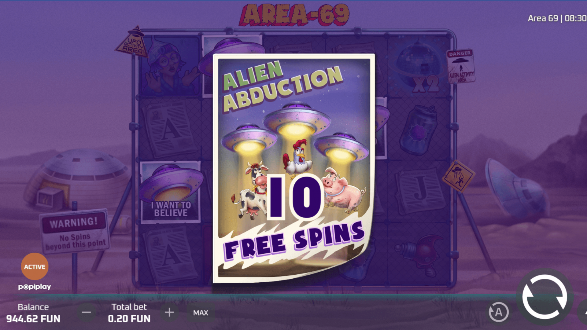 Free Spins round triggered with Alien Abduction intro screen. Free Spins round triggered with Alien Abduction intro screen.