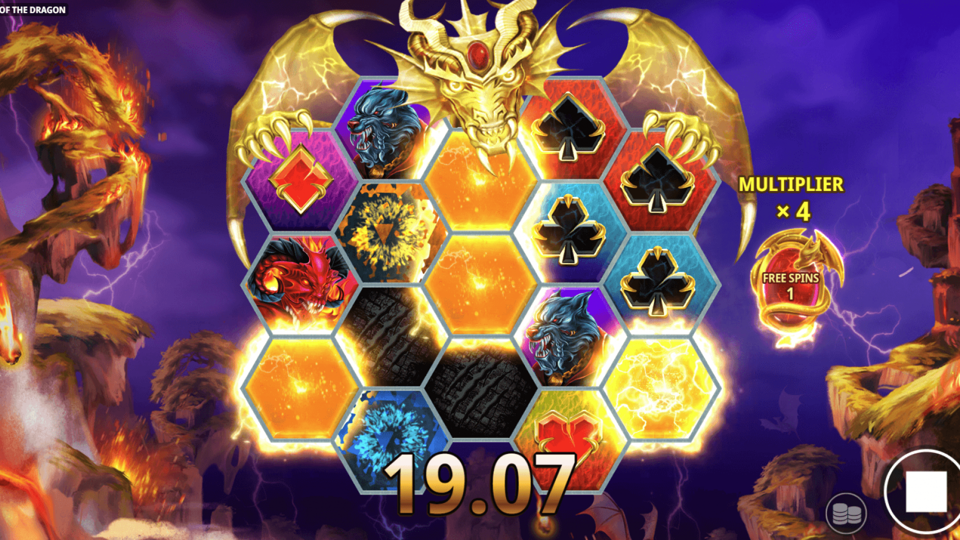 Awakening of the Dragon – Gameplay de Rodadas Grátis com Multiplicador Rodada ativa de Rodadas Grátis mostrando multiplicador x4 e animação do dragão dourado.