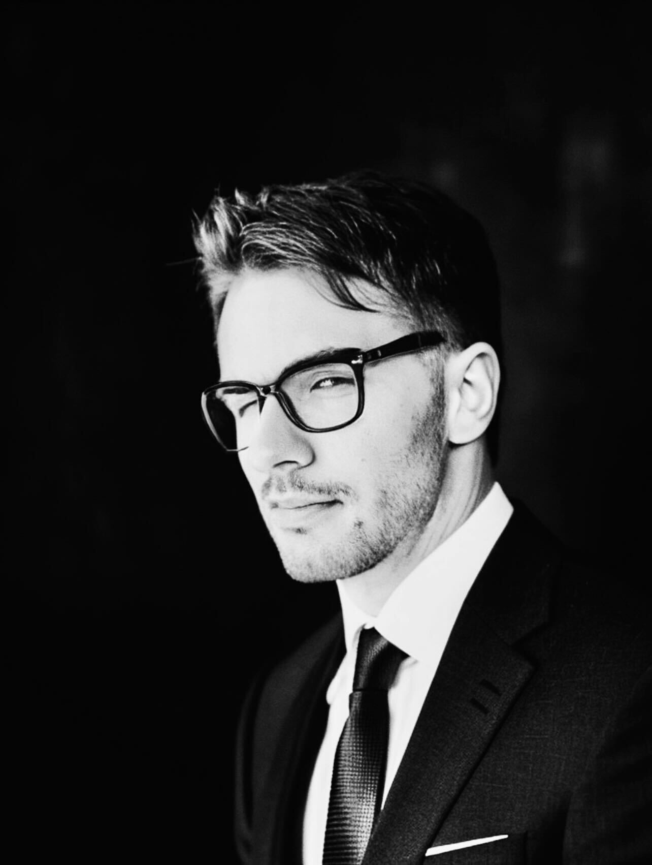 Ian T., Head of Account Management en Winfinity, en un retrato profesional que acompaña su declaración sobre la alianza con el iGaming Game Aggregator de Timeless Tech.